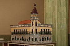 Miniaturas de Monumentos e Edifícios de Palmela Artesão Marcolino Filipe expõe no Cine-Teatro S. João