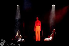 “Amor Intemporal” em Abrantes Espetáculo de Poesia Encenada, de Maria Helena Torrado, encenado por Ricardo Carriço