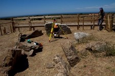 Arqueologia do Distrito de Setúbal ANTA DA PEDRA BRANCA (MELIDES) EM GRÂNDOLA PROJECTO DE ESTUDO E REABILITAÇÃO DA COLINA TUMULAR