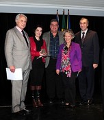 Elvira Fortunato e Rodrigo Martins vencem Prémio de Investigação Cidade de Almada