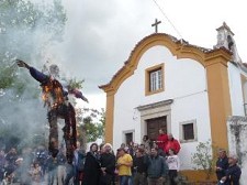 No concelho de Setúbal Amanhã Queima do Judas em Oleiros - Azeitão