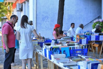 Setúbal - Arruada de Livros numa iniciativa da Culsete Programa cultural com encontros com autores, apontamentos musicais e de dança