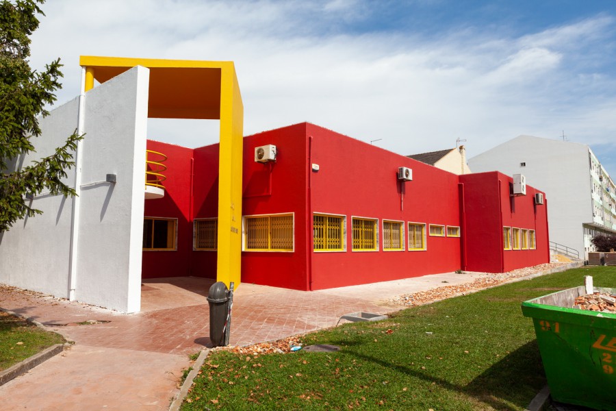 Biblioteca do Vale da Amoreira com espaço exterior renovado O equipamento mais antigo da rede de bibliotecas do concelho da Moita