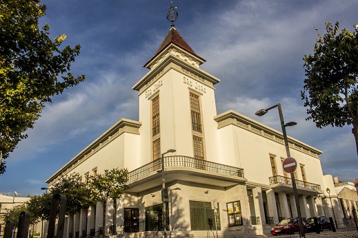 Palmela - Visitas guiadas dão a conhecer bastidores do Cineteatro S. João Equipamento cultural emblemático da vila . Residência da Companhia Dançarte