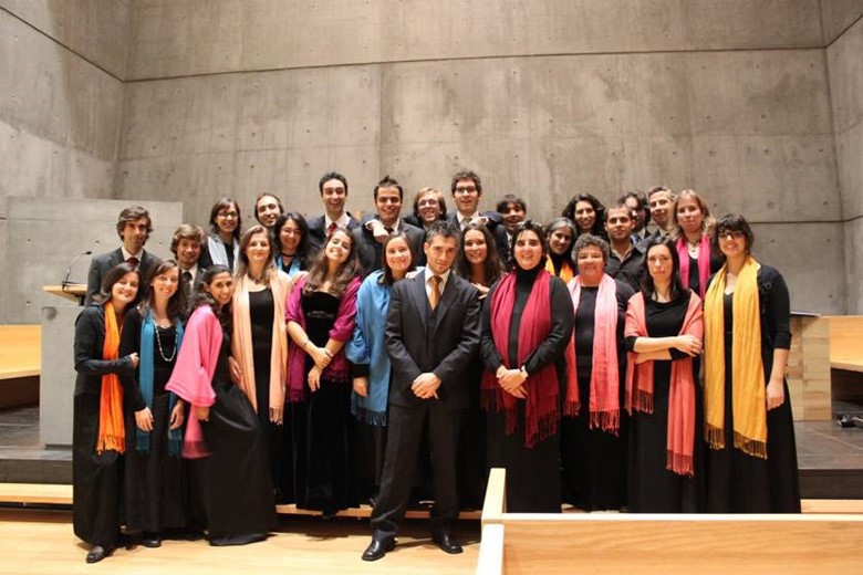 No Auditório Municipal do Fórum Cultural do Seixal Folias – Danças Tradicionais Portuguesas revisitadas pelo Ensemble Darcos e Coro Ricercare