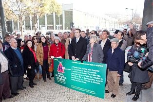 Urgência na Construção de um Hospital no Seixal Populações entregaram convite no Ministério da Saúde