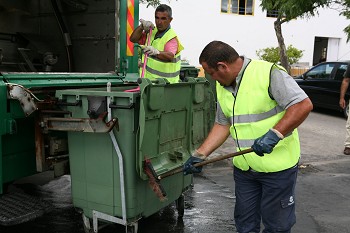 Grândola mais limpa O Município está a proceder à lavagem e desinfeção dos contentores do lixo
