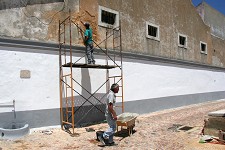 Cemitério da Piedade em Setúabl Obras de reparação com a colaboração de reclusos do Estabelecimento Prisional