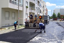 Câmara Municipal de Setúbal Repavimentações prosseguem com meios humanos da Autarquia