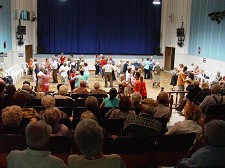 “Mês do Idoso” na Moita Três centenas de participantes no “Pé de Dança”