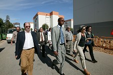 Ministro do Urbanismo de Angola visita Vale da Amoreira - Moita Conhecer de perto o trabalho de requalificação do espaço público
