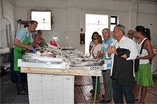 Mercado 25 de Abril reabre em espaço renovado