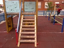 Parque infantil vandalizado na Moita