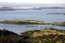 Embaixador de Espanha em Lisboa e Presidente do Governo da Extremadura visitam a vila medieval de Monsaraz