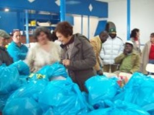 Freguesia do Vale da Amoreira -Moita Abril Solidário troca de bens alimentares
