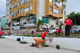 Barreiro - Dia B Inscrições apuraram 4.500 participantes distribuídos por 100 ações . 26 escolas e vários locais das oito juntas de Freguesia