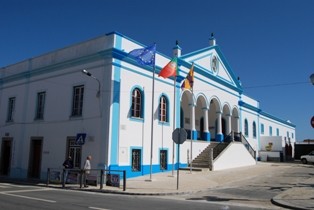 Recomendação do Provedor de Justiça à EP - Estradas de Portugal - Reguengos de Monsaraz Afixação de publicidade sujeita apenas a licenciamento municipal