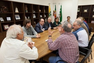 Em contacto direto com forças vivas do concelho da Moita Presidente da Câmara em conjunto de reuniões/visitas