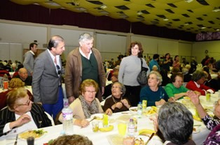 Câmara Municipal de Santiago do Cacém promoveu almoço--convívio seguido de magusto para seniores do município