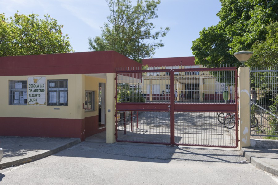 Seixal - Manifestação «Não ao amianto» Câmara solicita intervenção urgente do Ministério da Educação