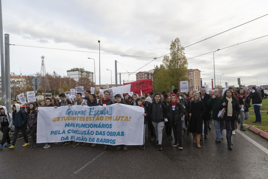 Escola João de Barros no Seixal Exige ao Ministério da Educação conclusão das obras