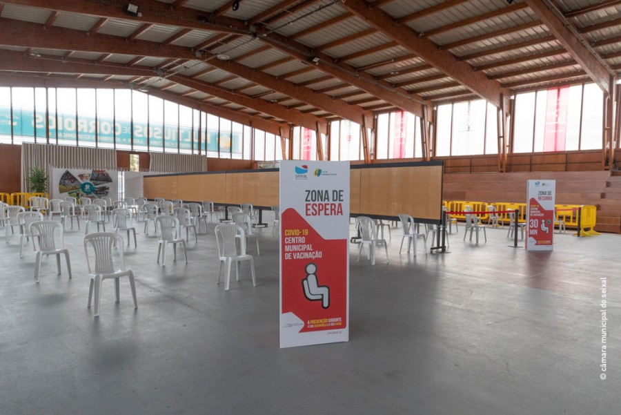 Câmara Municipal do Seixal monta três centros municipais de vacinação contra a covid-19 Espera-se em cada centro vacinar 200 pessoas por dia