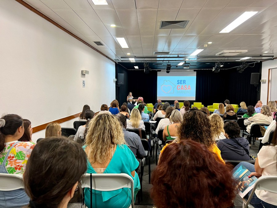 Na Biblioteca Municipal do Barreiro. Seminário sobre a temática das Pessoas em Situação de Sem-Abrigo