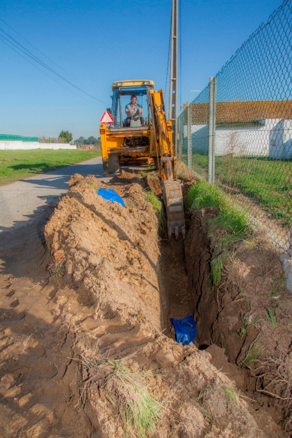 Palmela - Município amplia redes em zonas rurais e periurbanas Está em curso obra de ampliação da rede de abastecimento de águas