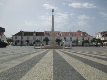 Vila Real de Santo António coloca bandeira a meia-haste Manifesta pesar e lamenta a morte do líder cubano Fidel Castro