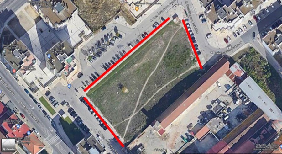 No Alto do Seixalinho - Barreiro Estacionamento interdito em espaço público . Limpeza e remodelação