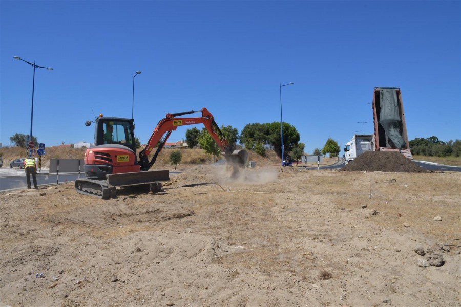 Montijo - Qualificar o espaço e os edifícios públicos Câmara realiza obras