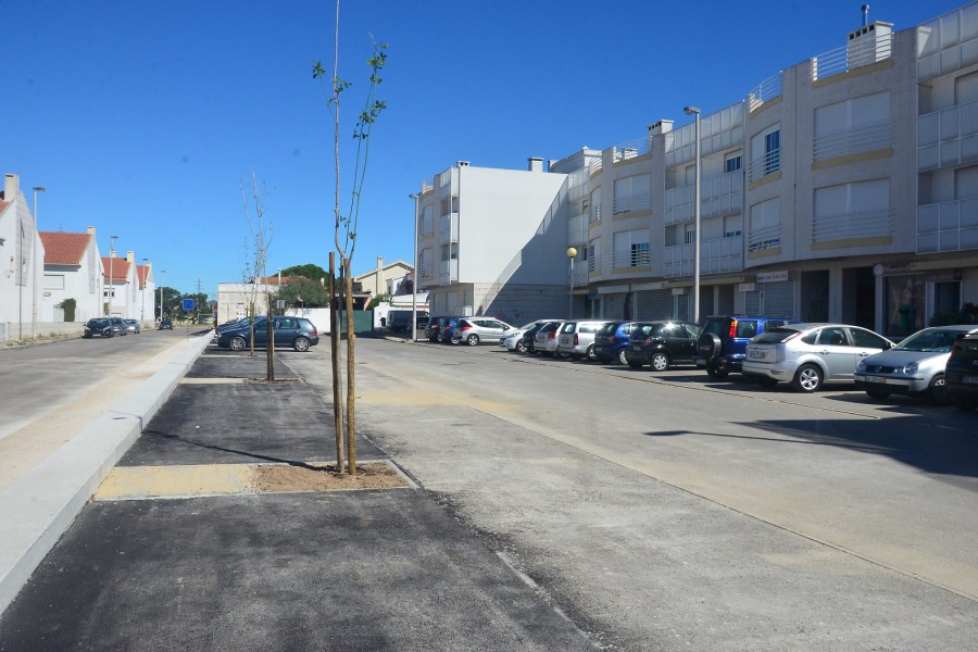 Na freguesia de Santo António da Charneca - Barreiro Rua de Atenas requalificada