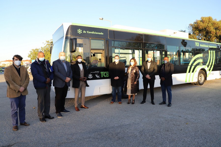 Do Barreiro para o Tarrafal em Cabo Verde. Doação de autocarro dos TCB para transporte de crianças em idade escolar