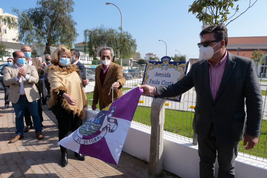 Maria das Dores Meira enalteceu as qualidades de Paula Costa Câmara Municipal de Setúbal atribuiu a avenida da cidade nome da antiga vereadora