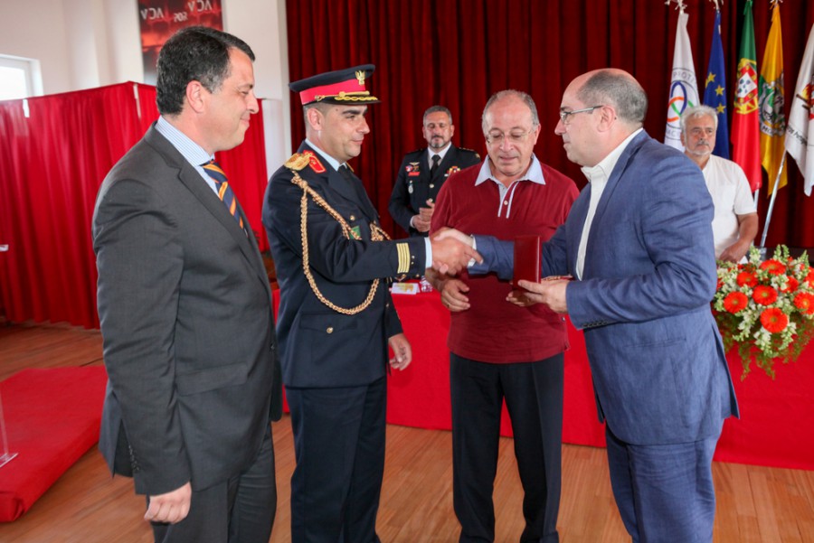 Liga dos Bombeiros Portugueses Distingue Câmara da Moita com a Medalha de Serviços Distintos – Grau Ouro