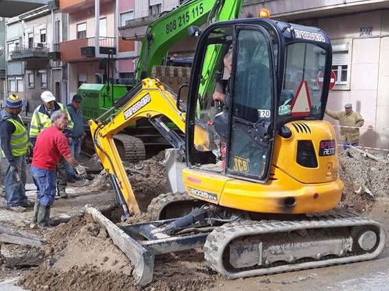 Barreiro - Remodelação das Redes de Drenagem e de Abastecimento de Água no Lavradio Demora deve-se à existência de muitas infraestruturas não cadastradas
