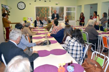 Santiago do Cacém - Entrega simbólica do primeiro exemplar Câmara lança Cartão Municipal Sénior