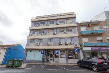 Tempos de espera inaceitáveis no atendimento no Hospital do Barreiro e condições do Centro de Saúde da Baixa da Banheira expostas ao Ministro da Sáúde