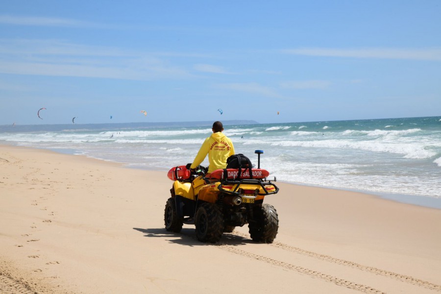 Almada - Protocolos com as seis associações Vão garantir a vigilância dos 13 km de frente atlântica do concelho . PROGRAMA PRAIA PROTEGIDA 2019