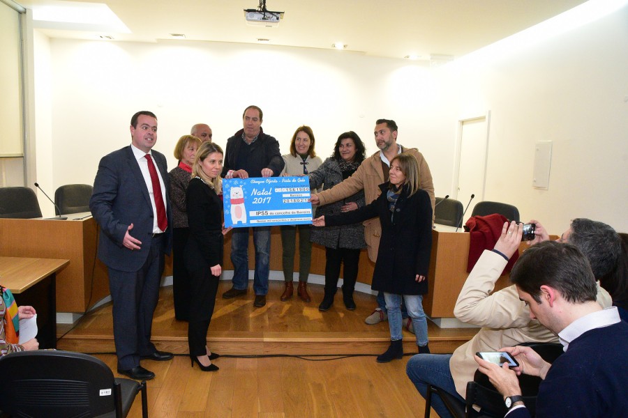 Venda de ingressos da Pista de Gelo no Natal - Barreiro Cheque no valor superior a 15 mil euros para IPSS’s