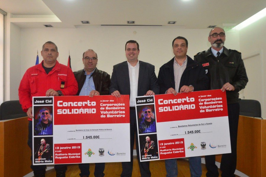 Barreiro - Receita do Concerto Solidário de José Cid Município entregou 3090€ às corporações de Bombeiros “Que haja mais iniciativas destas»