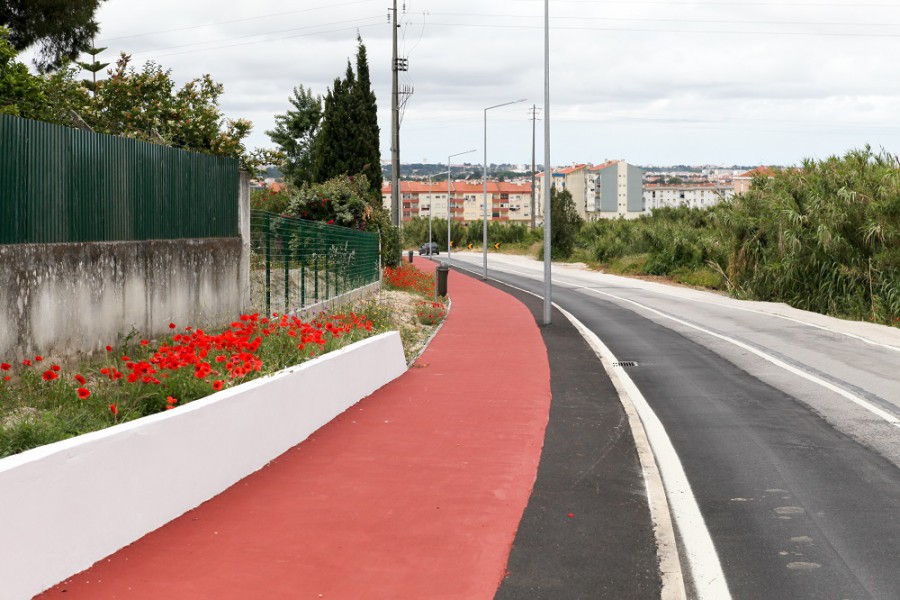 Nova via ciclável e pedonal entre a Rua D. Manuel I e a Rotunda do Carvalhinho Está concluída a construção