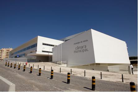 Estabelecimentos Comerciais no Concelho do Seixal Câmara decide alargamento dos horários de funcionamento