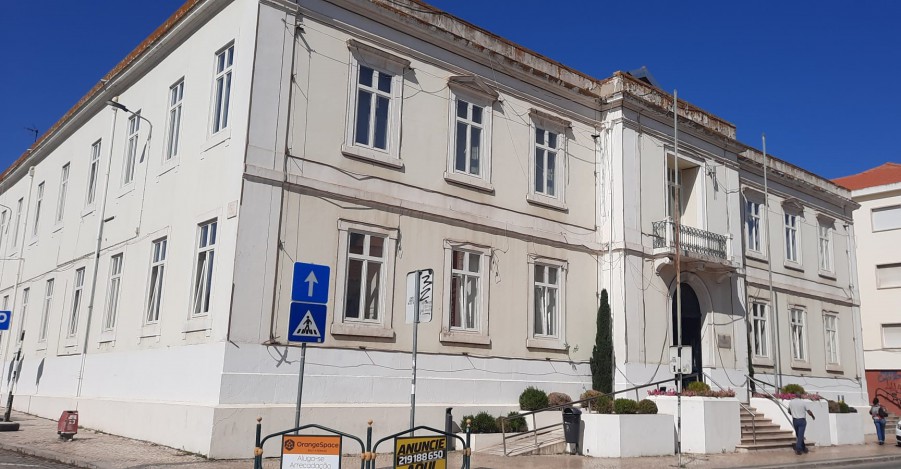 Na Sala de Sessões dos Paços do Concelho Reunião Pública da Câmara Municipal do Barreiro . Dia 16 de outubro, 10h30
