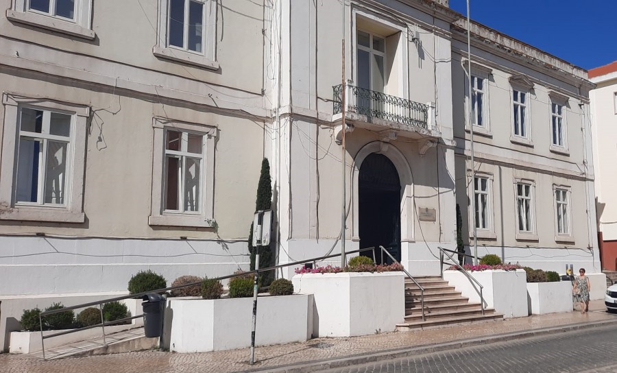 Na Sala de Sessões dos Paços do Concelho Reunião Pública da Câmara Municipal do Barreiro . Dia 4 de junho