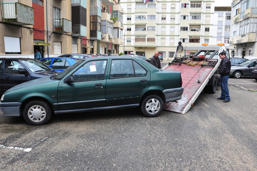 Barreiro - Removidas cerca de 400 viaturas abandonadas Retiradas pelos proprietários quase 1000 viaturas . Desmanteladas 235