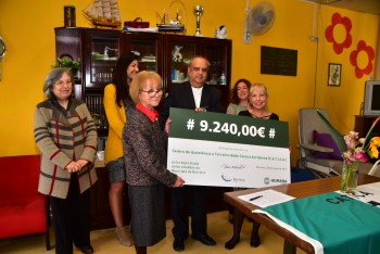 Barreiro - Humana entrega de cheque no valor de 9.240€ ao CATICA Verba resultante da recolha de roupa e calçado usados em contentores apropriados
