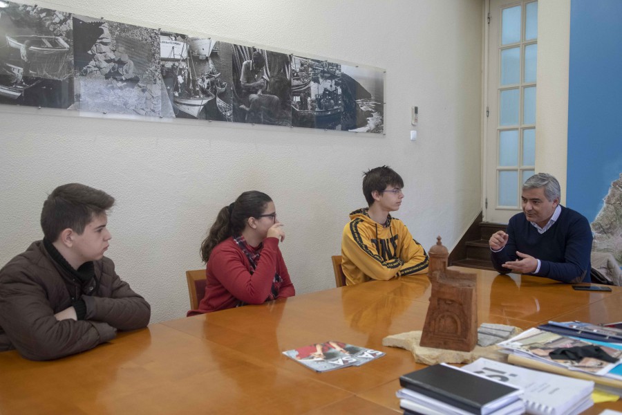 Sesimbra - No âmbito do projeto Eleito Por Um Dia Alunos acompanham autarcas do concelho