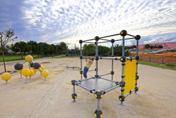 Setúbal - Num investimento de perto de 30 mil euros Instalação de equipamento infantojuvenil inédito no concelho