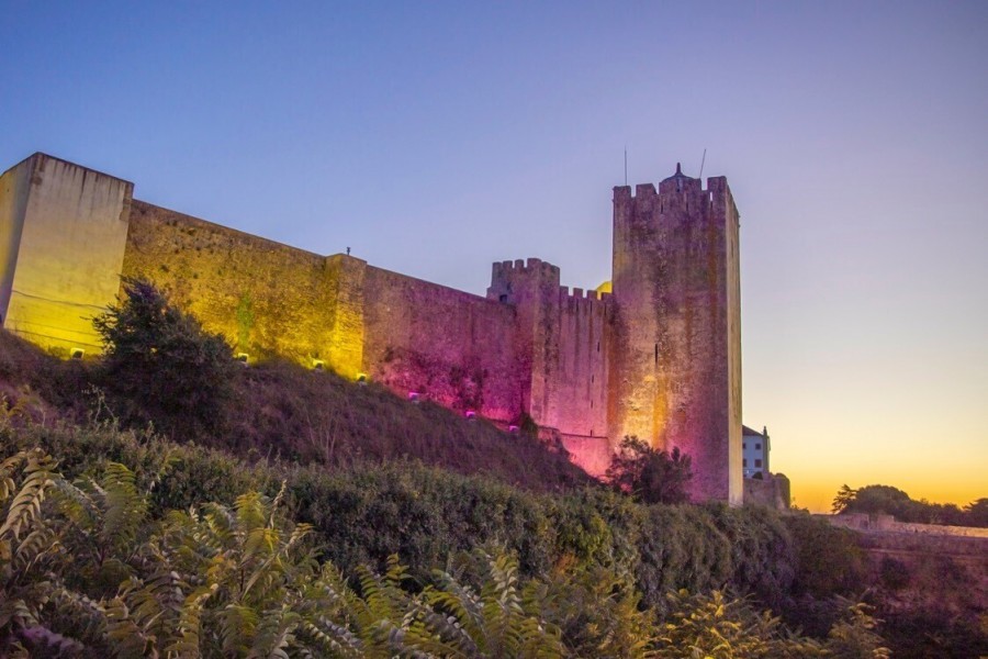 Iluminação cenográfica do Castelo de Palmela Permanente valorização deste importante monumento naciona